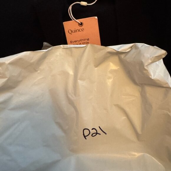 NWT Quince Classic V Neck Black Sweater Size M - Picture 6 of 6